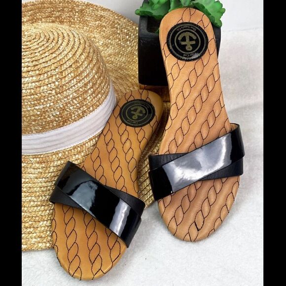 CAPE COD SHOE SUPPLY Co Black Sandals - Picture 3 of 5